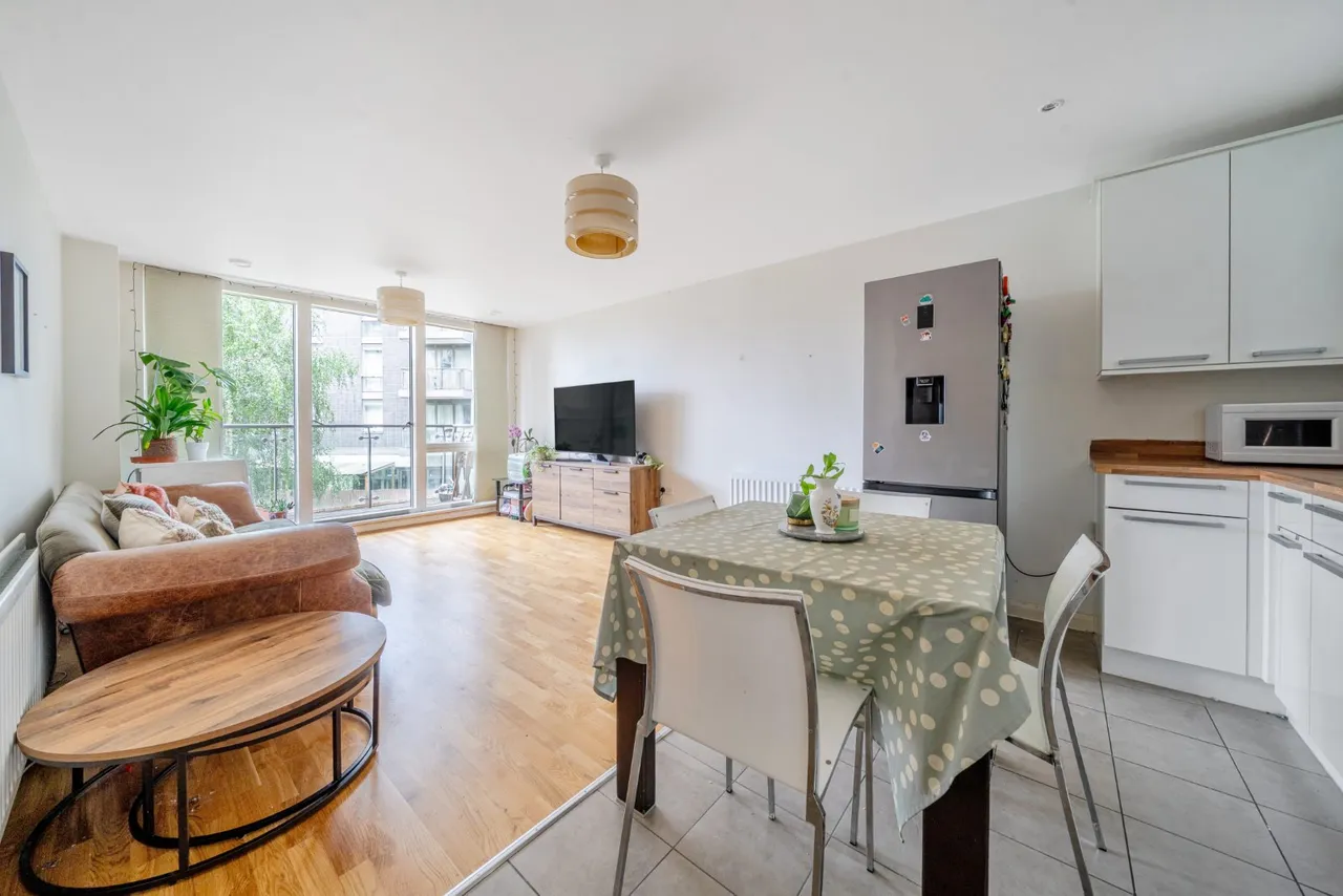 Ealing Road, Brentford, TW8, photo 6