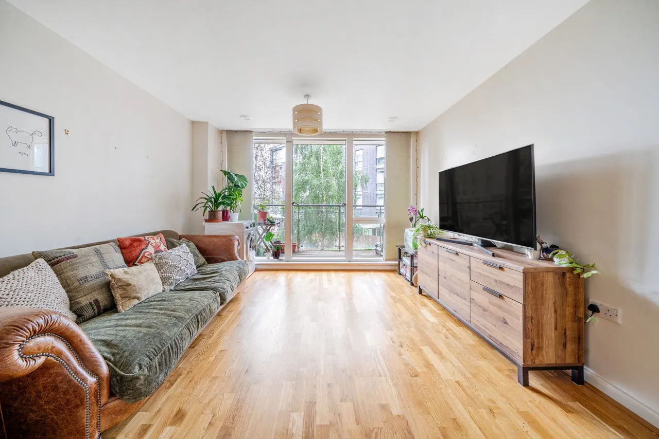 Ealing Road, Brentford, TW8, photo 11