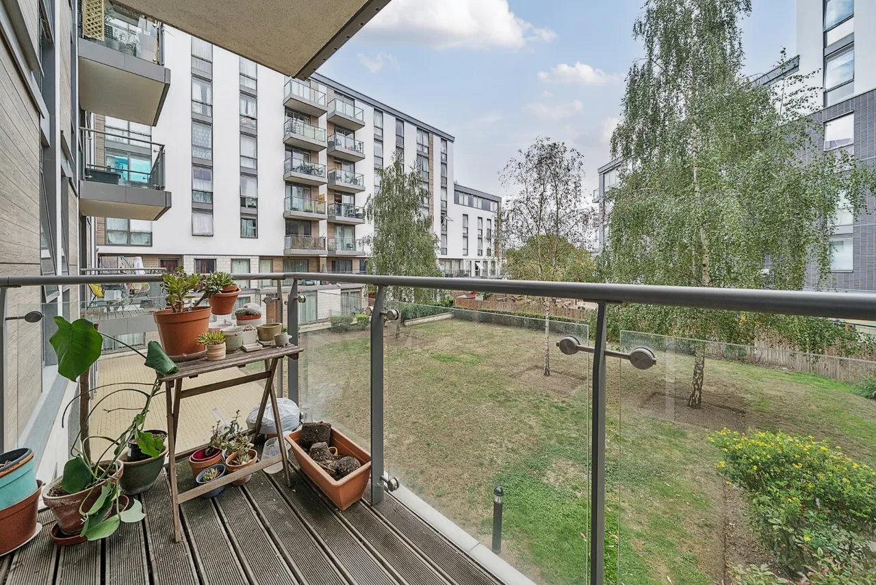 Ealing Road, Brentford, TW8, photo 5