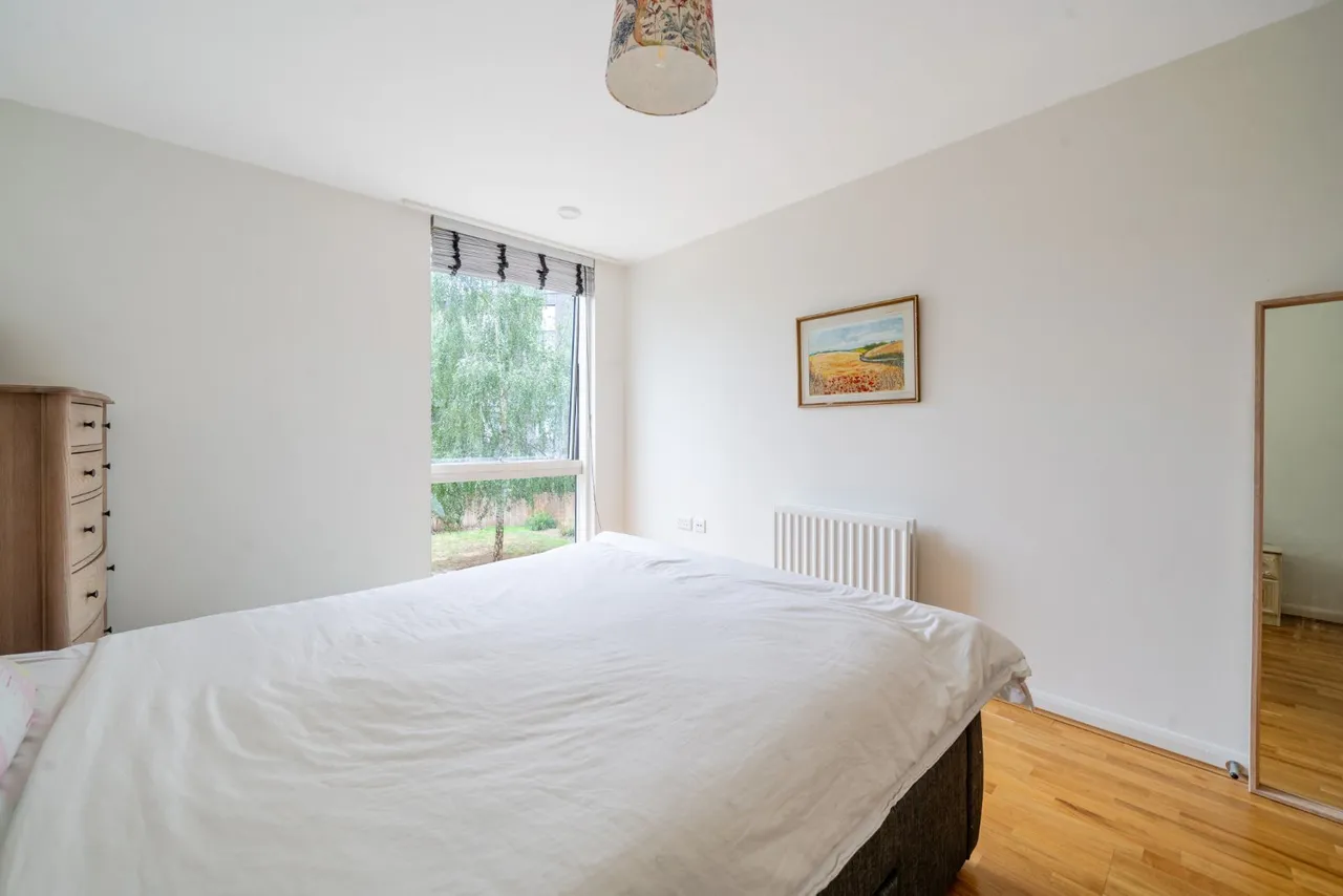 Ealing Road, Brentford, TW8, photo 12