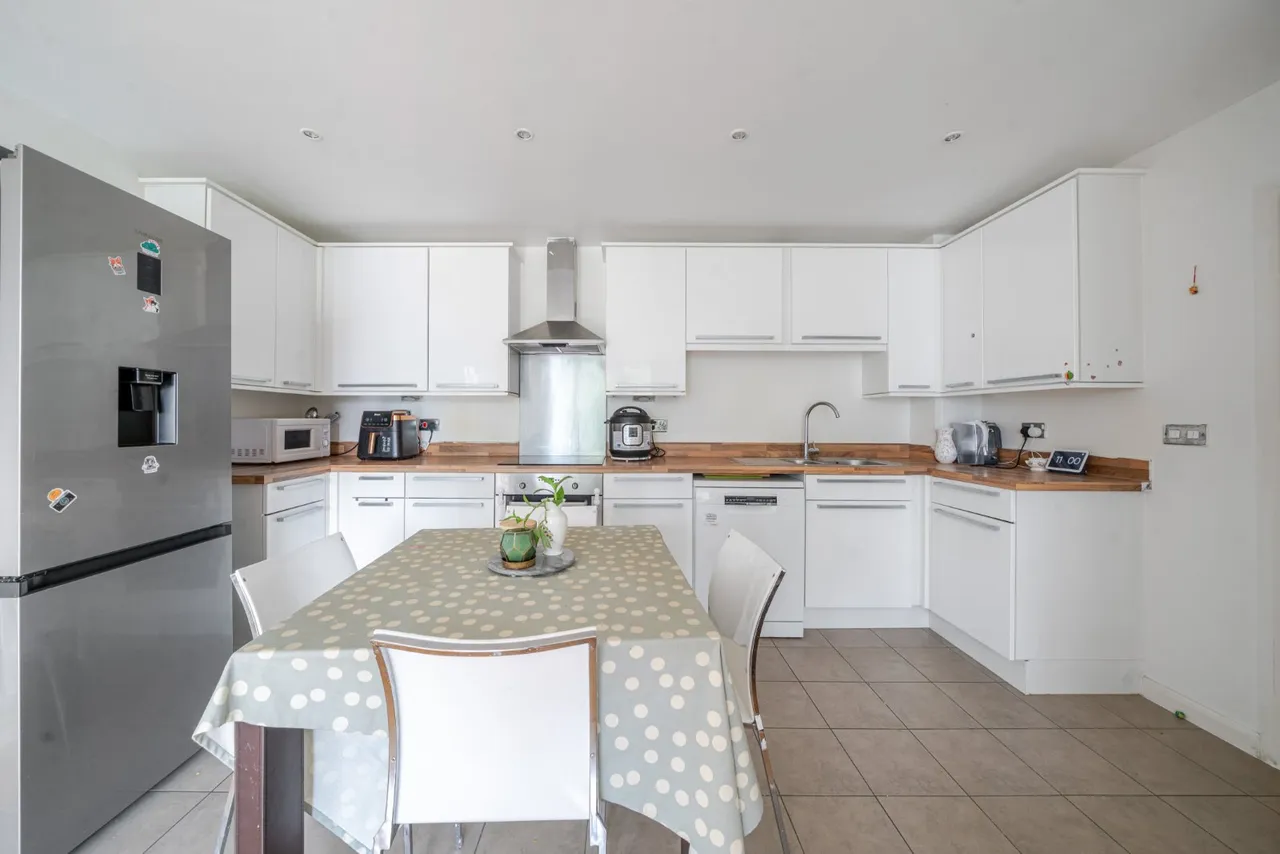 Ealing Road, Brentford, TW8, photo 8