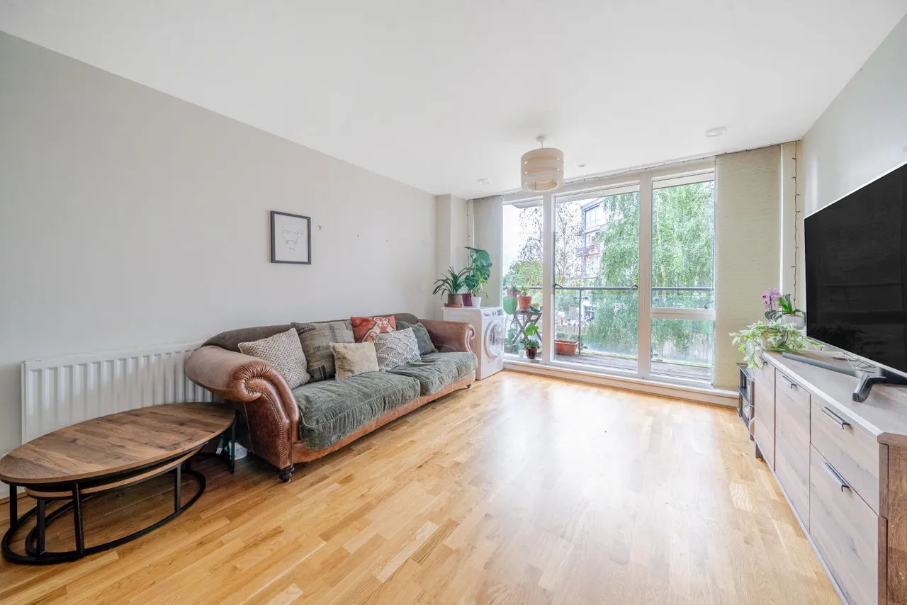 Ealing Road, Brentford, TW8, photo 10