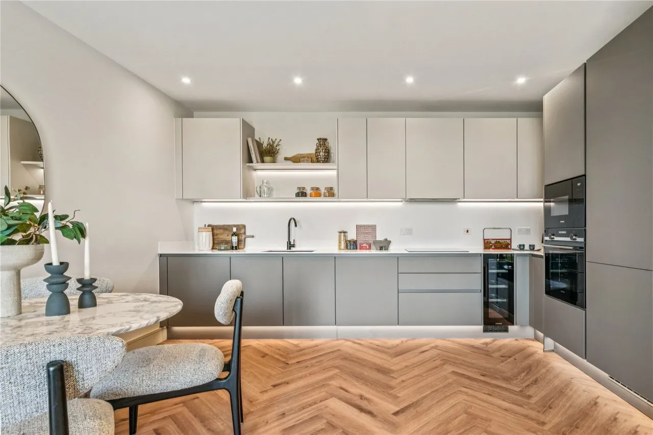 London Square, Bicknell Way, SW17, photo 2