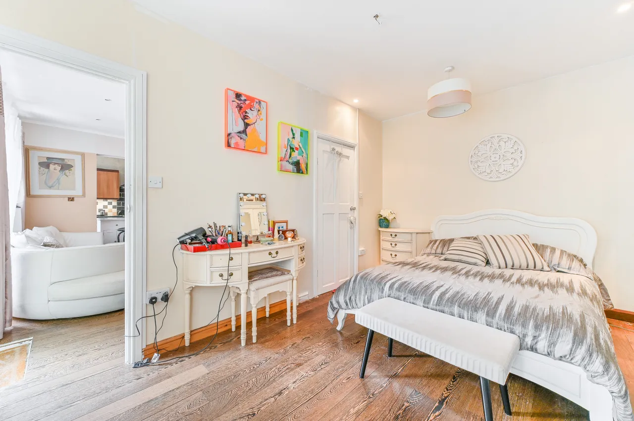 54 St Dunstans Hill, Sutton, photo 11