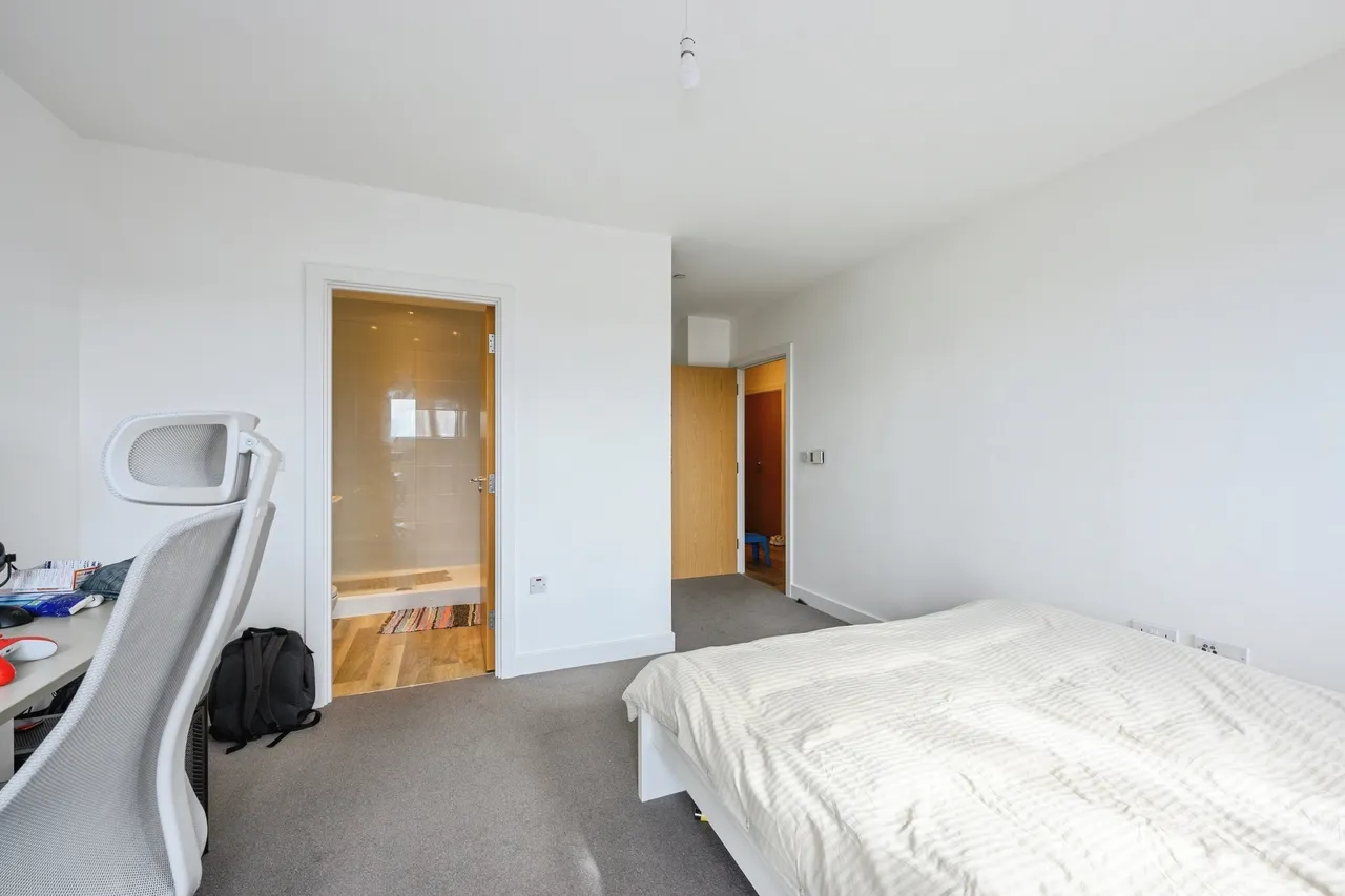 Charlotte House, SM1, photo 3