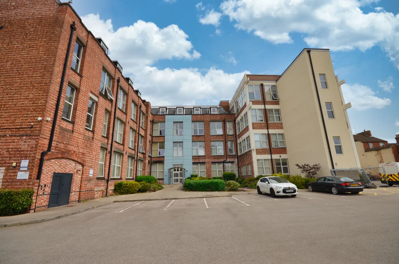 2 bed flat for sale — Cobden Street, Kettering, NN16