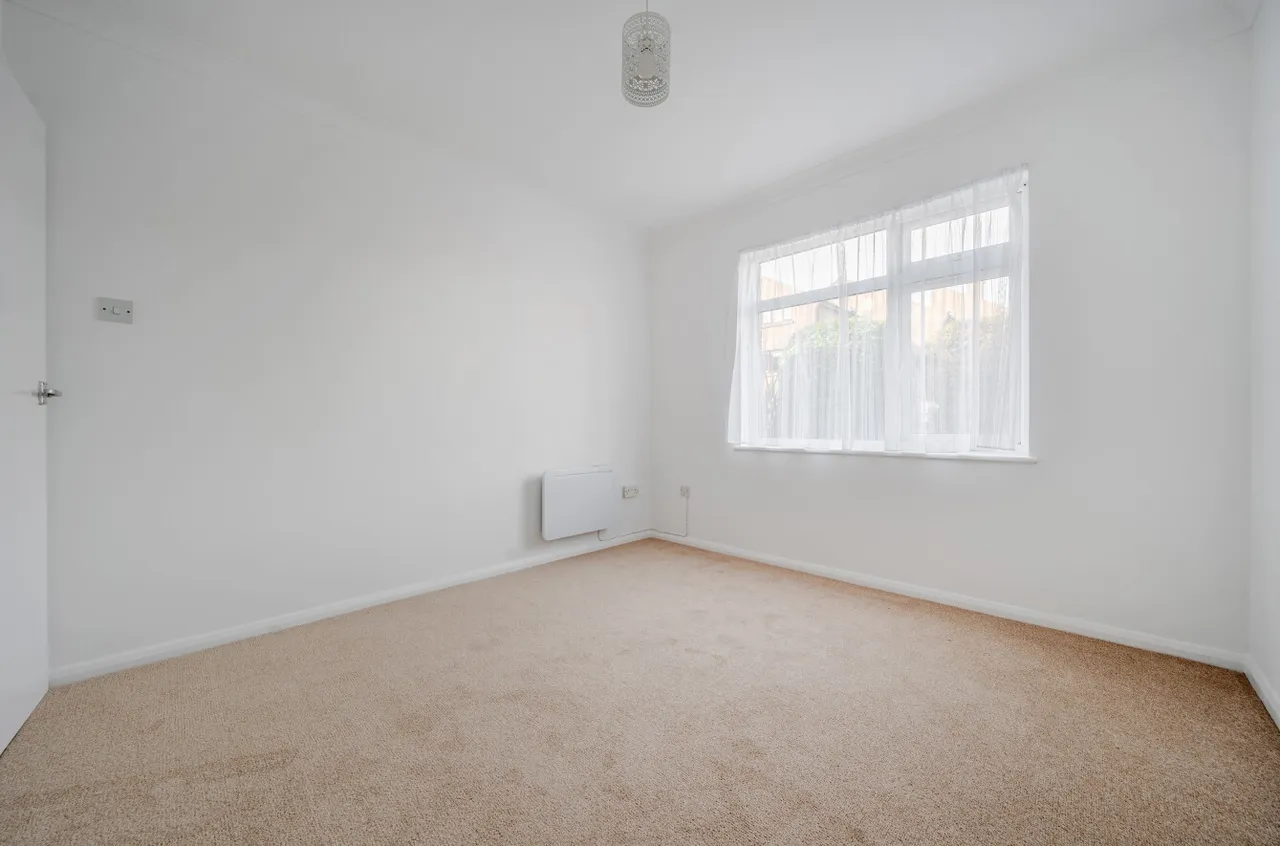 Clifton Gardens, Worthing, BN11, photo 5