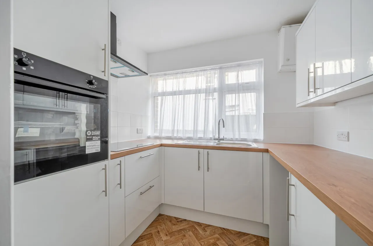 Clifton Gardens, Worthing, BN11, photo 2