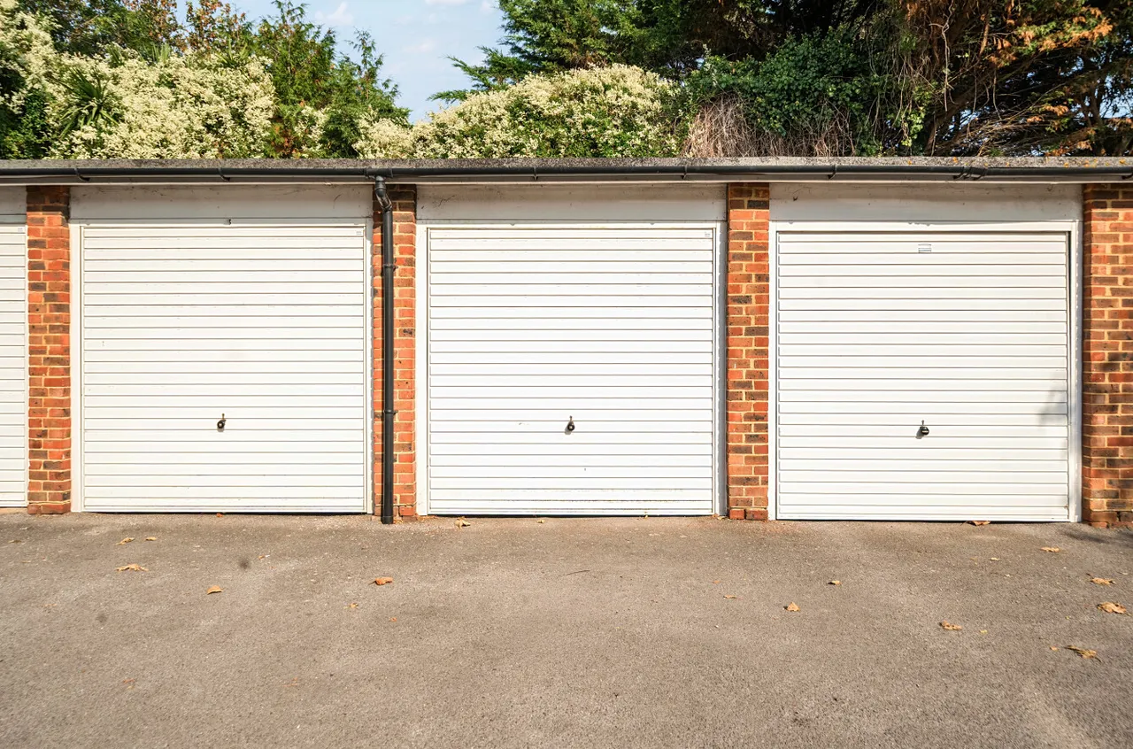 Clifton Gardens, Worthing, BN11, photo 12