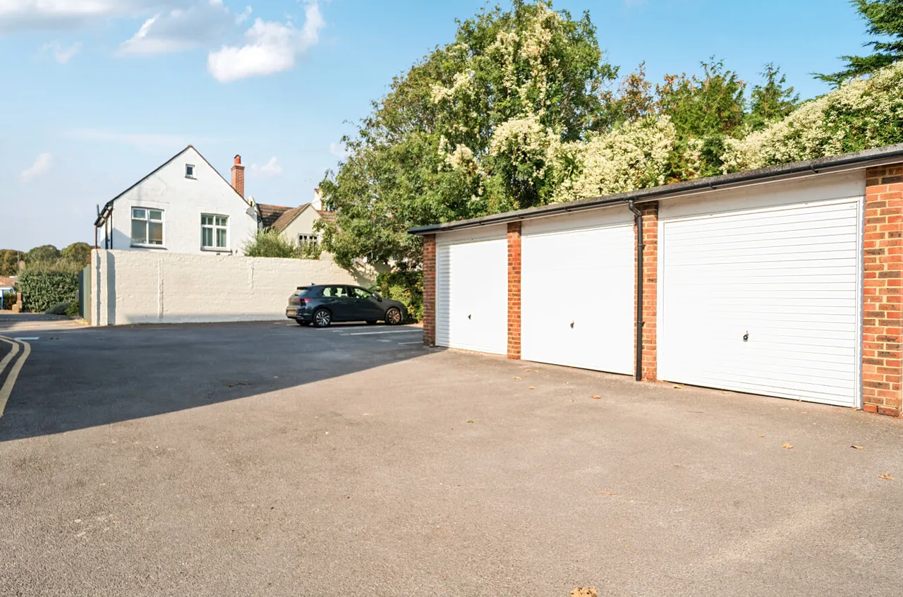 Clifton Gardens, Worthing, BN11, photo 6