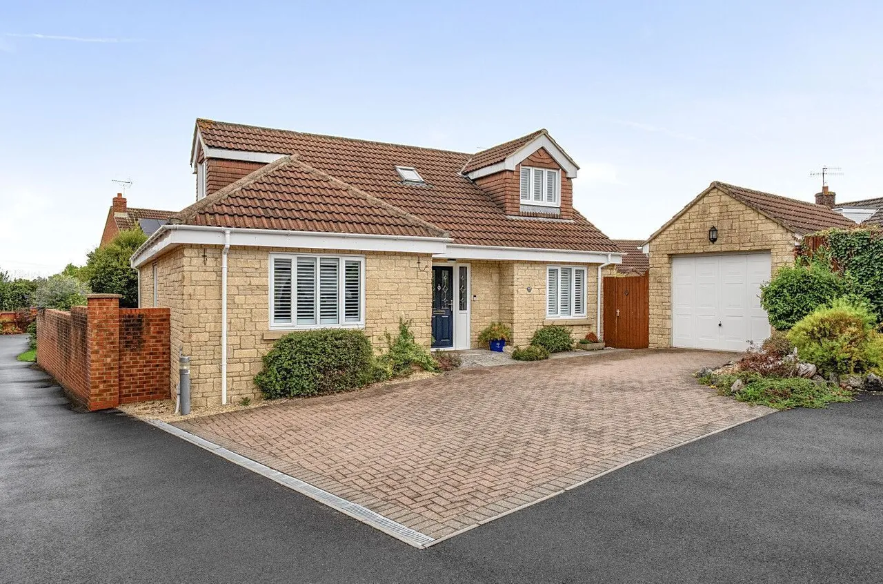 3 bed chalet for sale, Kings Orchard, Warminster, BA12