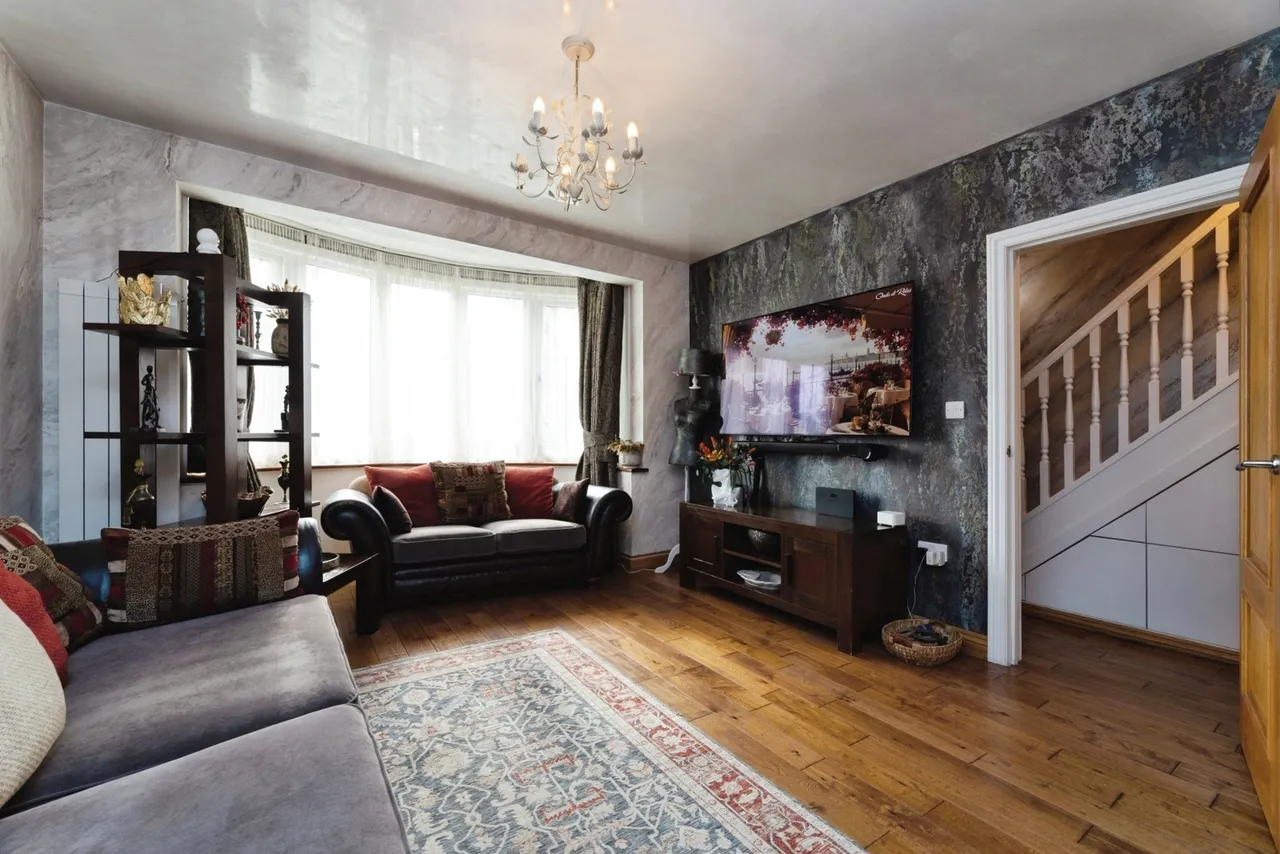 Fairlop Road, ILFORD, Essex, IG6, photo 2