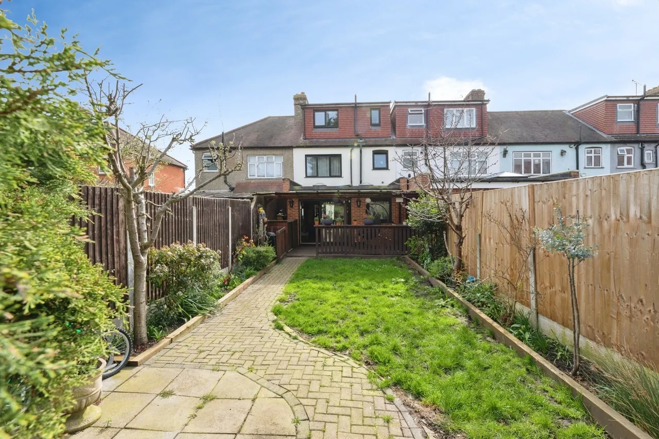 Fairlop Road, ILFORD, Essex, IG6, photo 19
