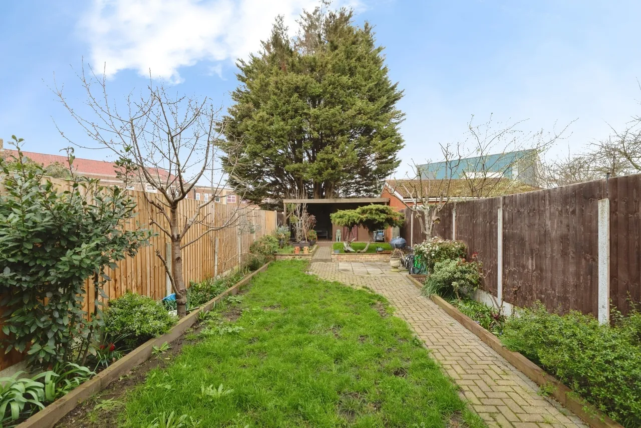 Fairlop Road, ILFORD, Essex, IG6, photo 18
