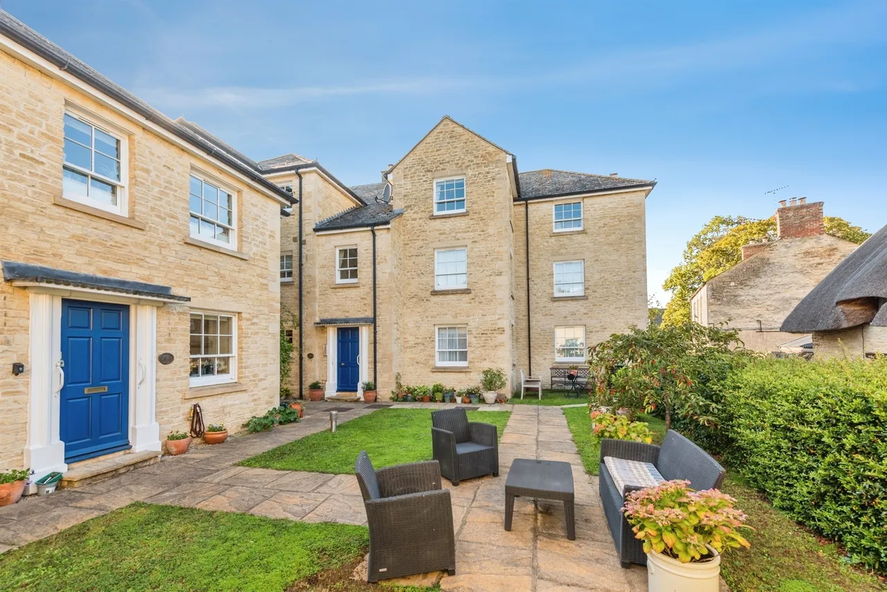 Market Square, Bampton, OX18, photo 10