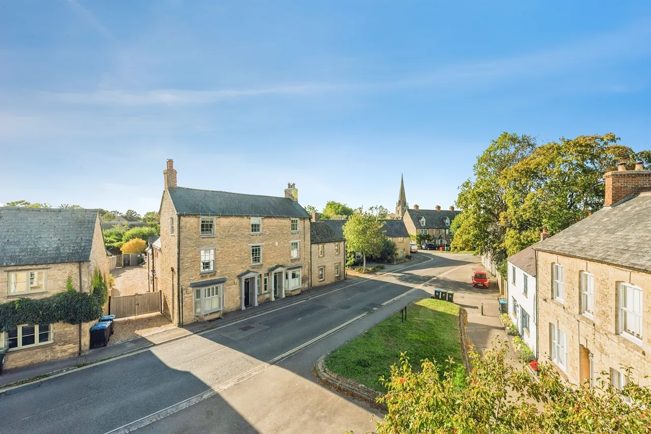 Market Square, Bampton, OX18, photo 11