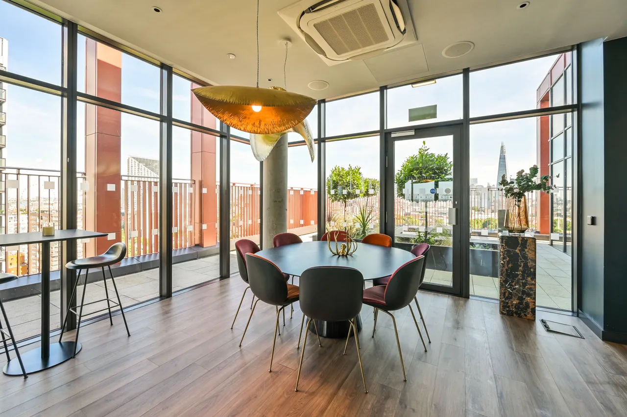 3 bed flat to rent — Apartment 105, Aytron Court, 6 New Lion Way, London