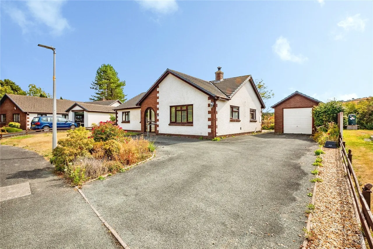 3 bed house for sale, Bryn Eglur, Llanfarian, SY23