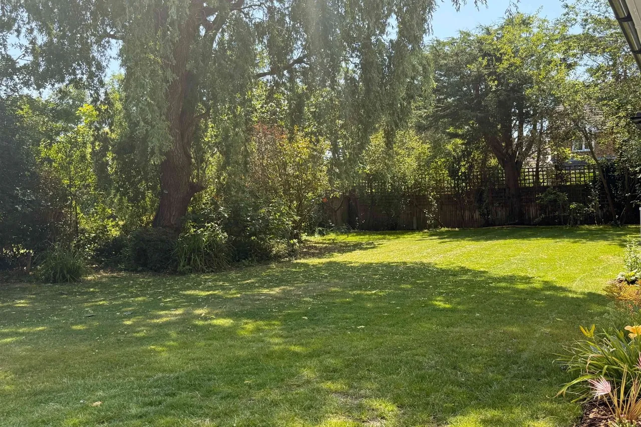 The Glade, Fetcham, KT22, photo 13