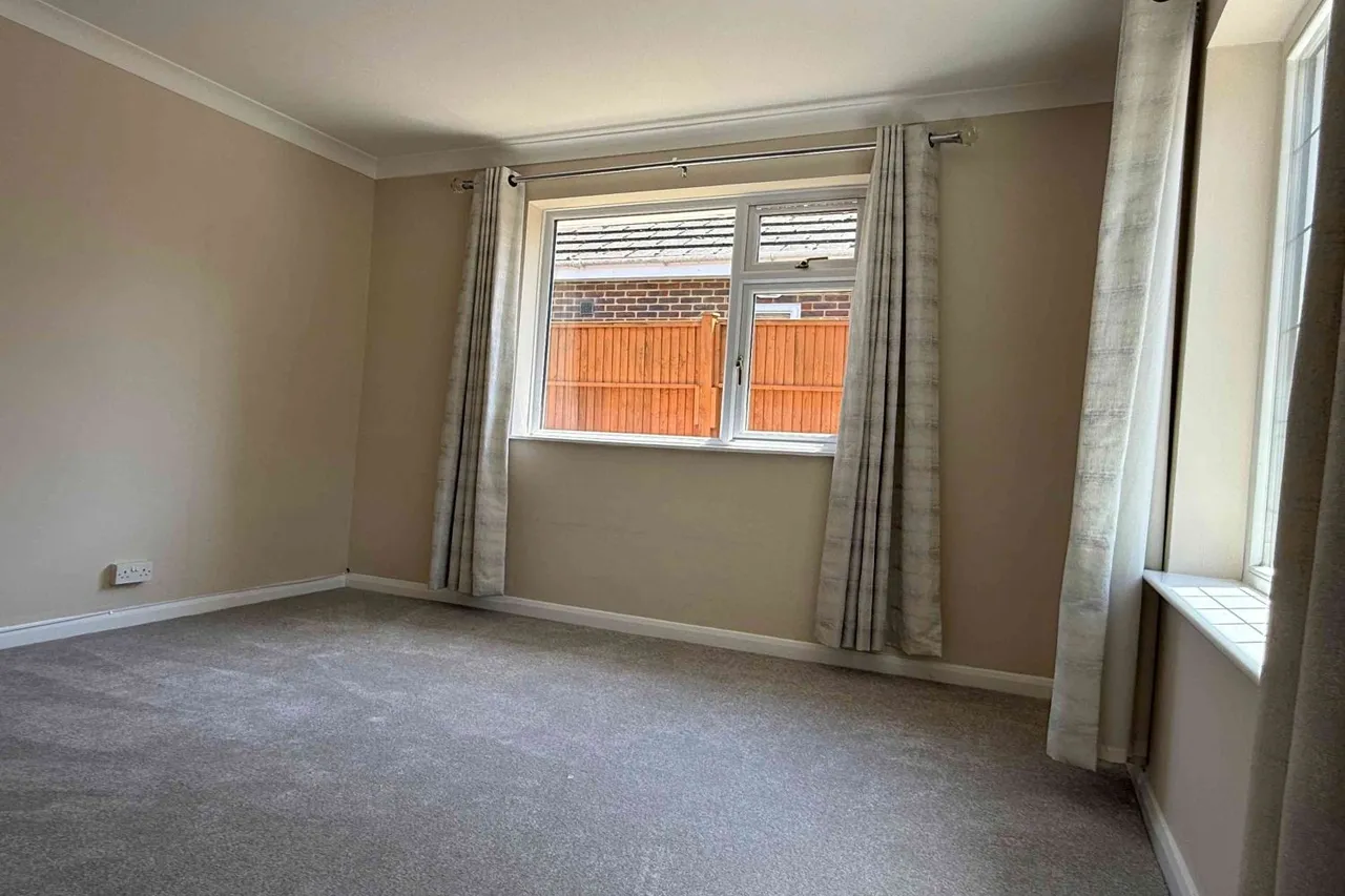 The Glade, Fetcham, KT22, photo 11