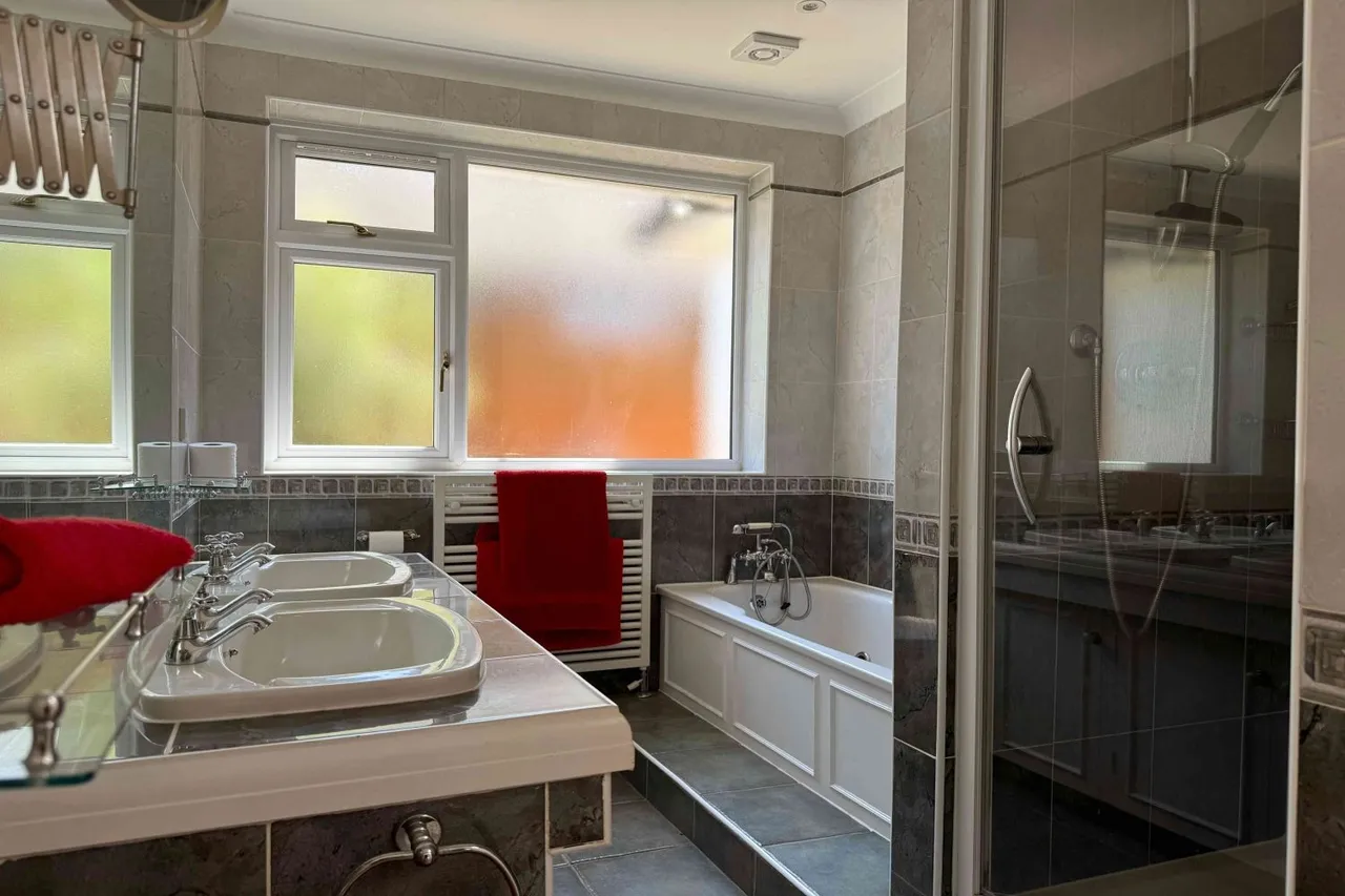 The Glade, Fetcham, KT22, photo 9
