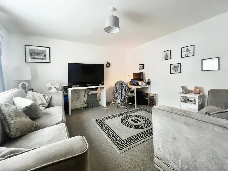 Commonfield Road, Lawrence Weston, BS11, photo 2