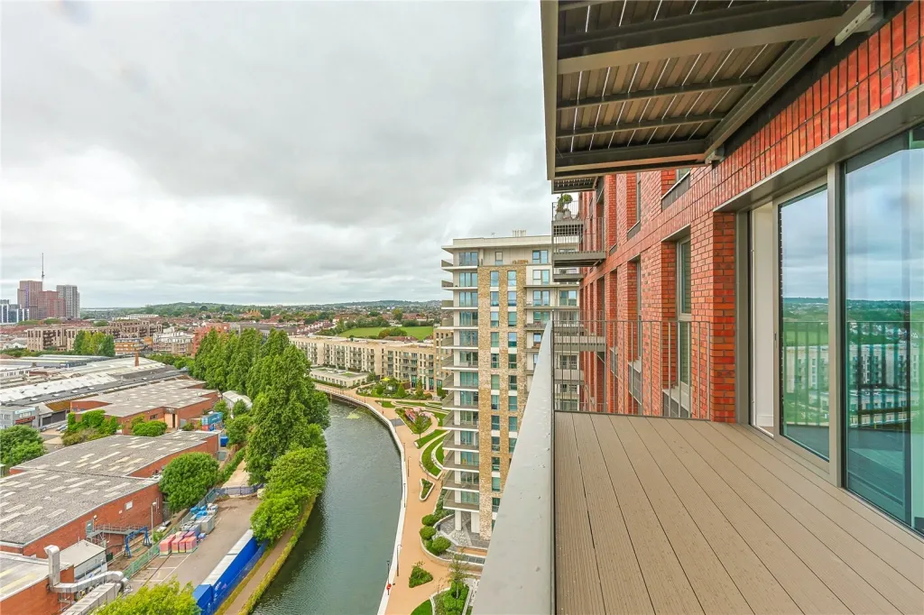 Quay Walk, Wembley, HA0, photo 3