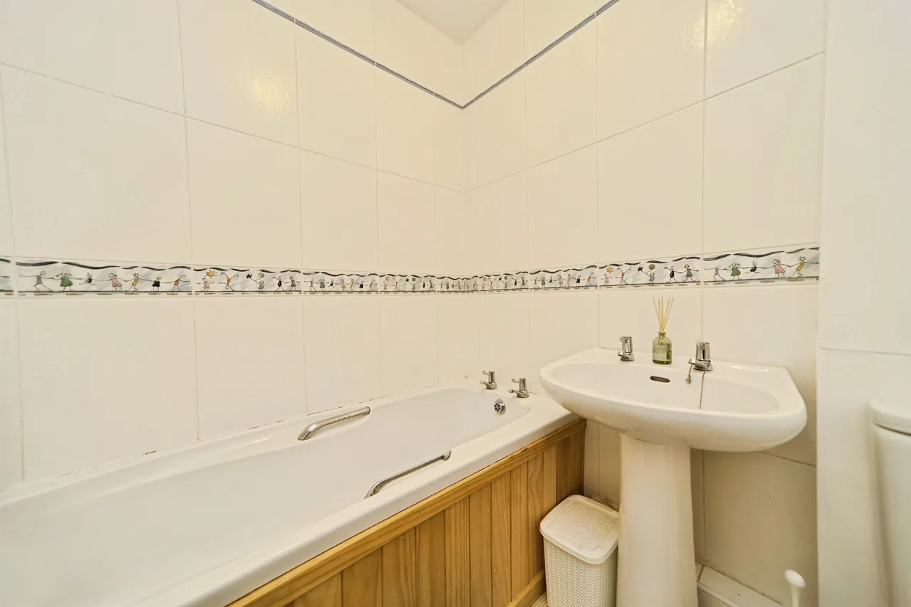 Renton Drive, Guiseley, LS20, photo 10