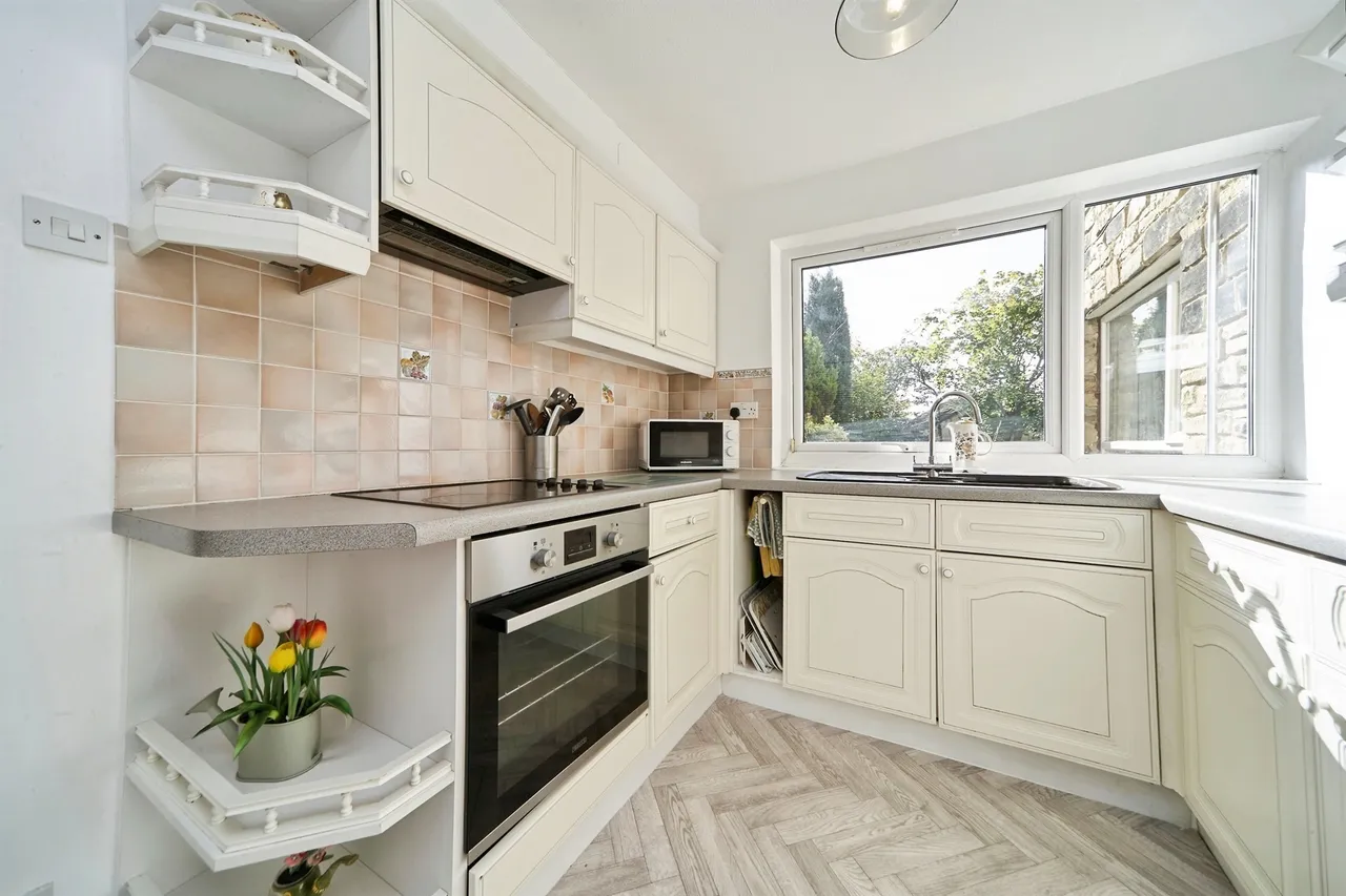 Renton Drive, Guiseley, LS20, photo 2