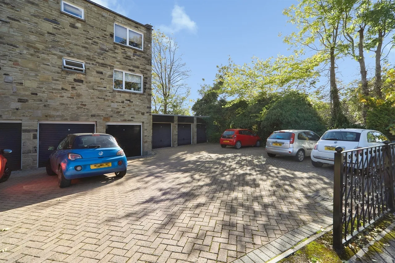 Renton Drive, Guiseley, LS20, photo 11