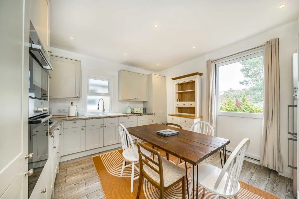 Trentham Street, SW18, photo 3