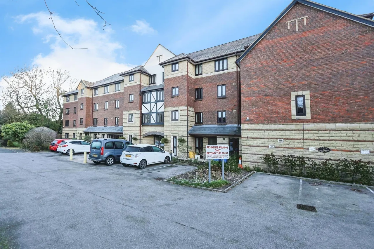 1 bed flat for sale — Belfry Drive, Wollaston, Stourbridge