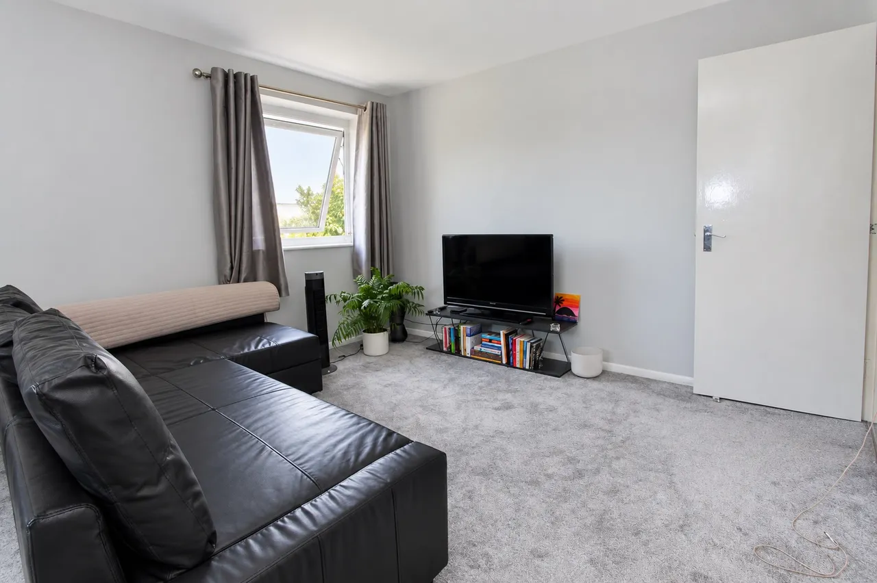 Huxley Close, Northolt, UB5, photo 2