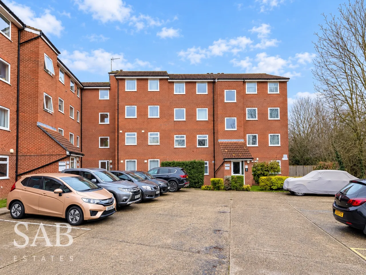 2 bed flat for sale, Huxley Close, Northolt, UB5