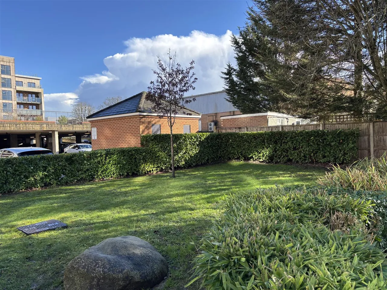 Manor Way, Borehamwood, photo 8