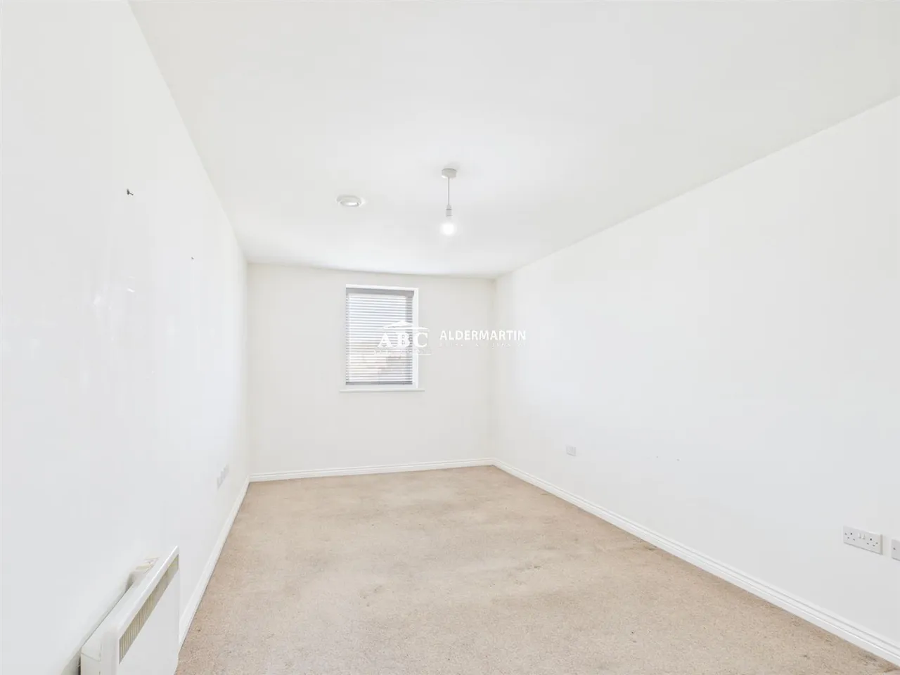 Manor Way, Borehamwood, photo 3