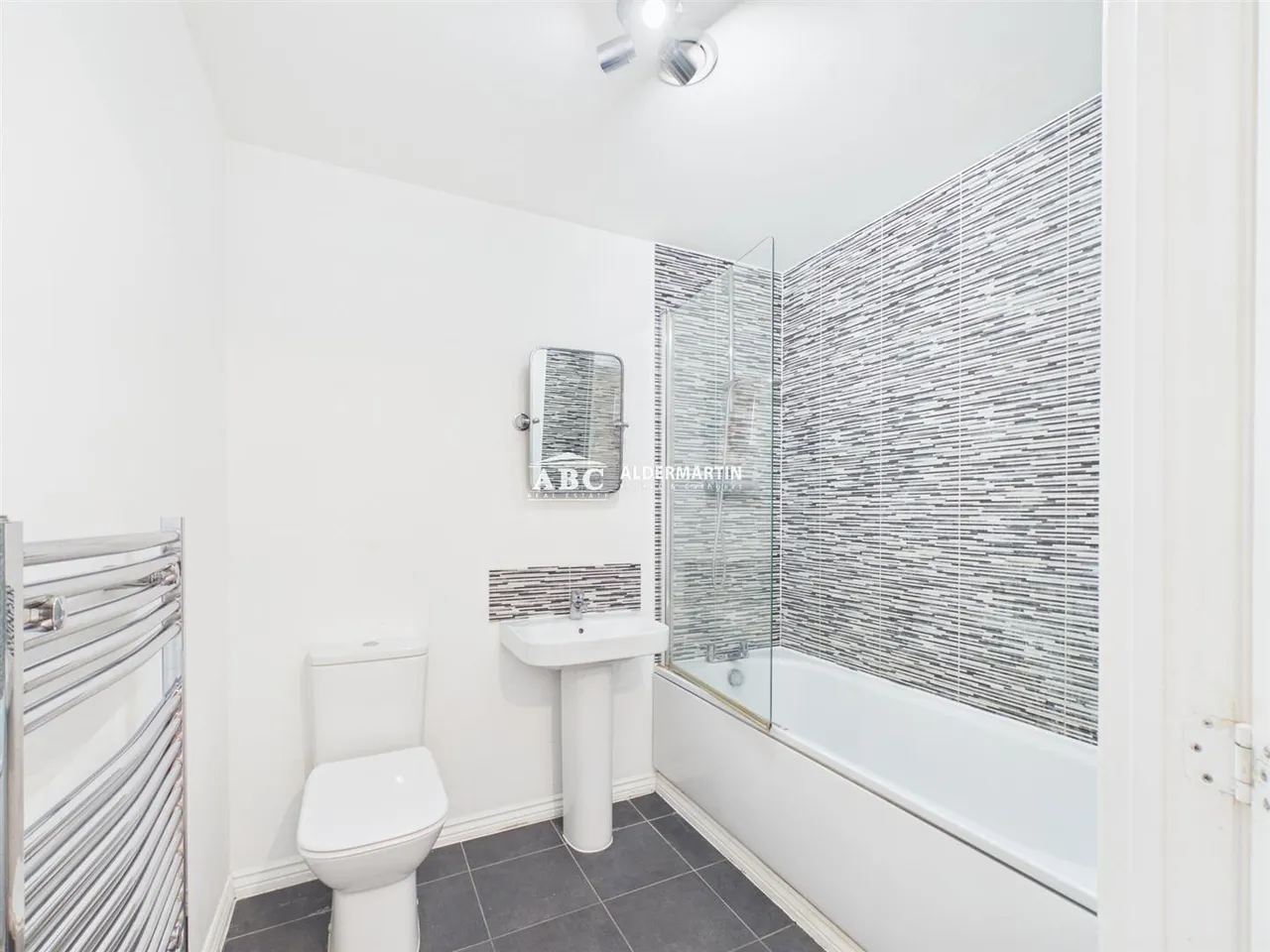 Manor Way, Borehamwood, photo 11