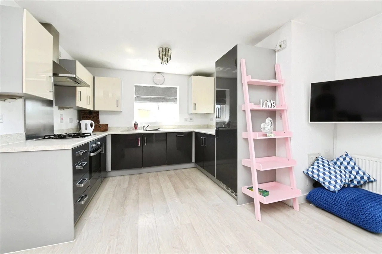 Clenshaw Path, Basildon, Essex, SS14, photo 2
