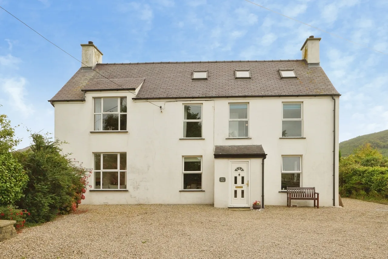 6 bed house for sale, Ffordd Dewi Sant, Nefyn, LL53