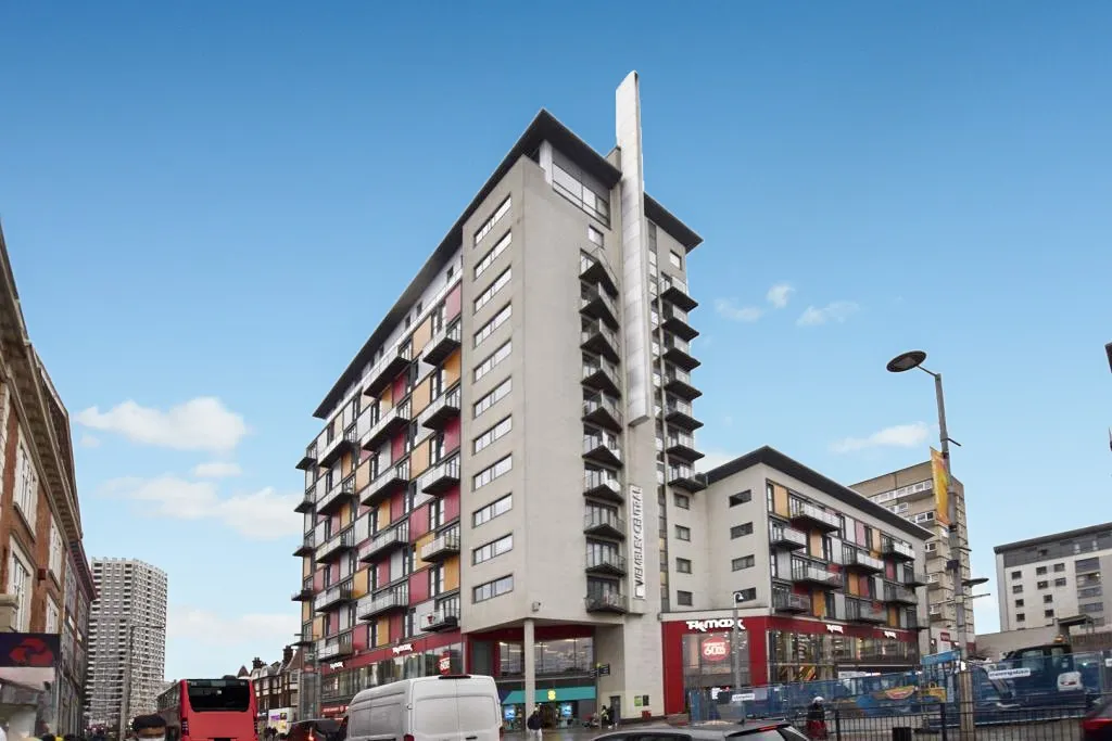 High Road, Wembley, HA9, photo 3