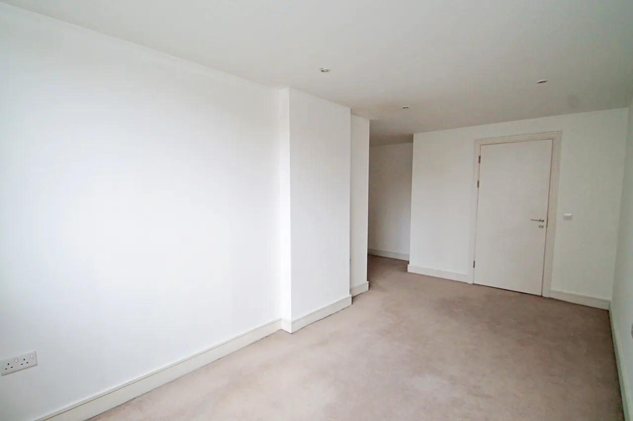 High Road, Wembley, HA9, photo 8