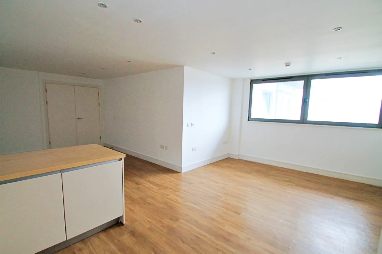 High Road, Wembley, HA9, photo 9