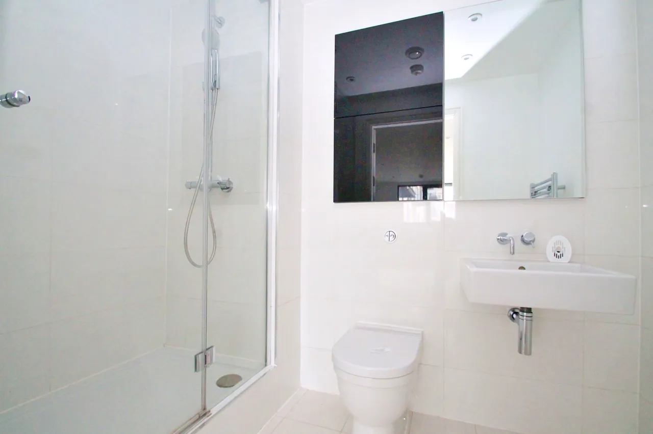 High Road, Wembley, HA9, photo 6
