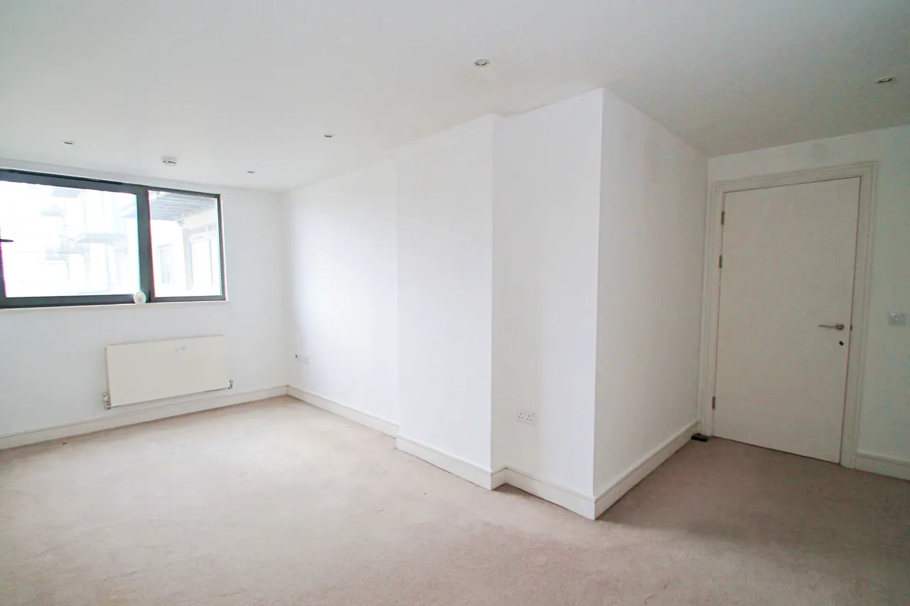 High Road, Wembley, HA9, photo 5