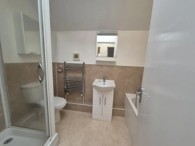 The Broadway, Thatcham, RG19, photo 8