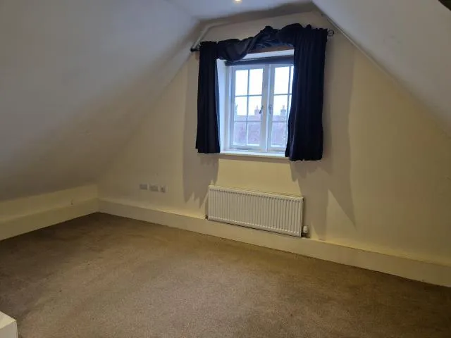 The Broadway, Thatcham, RG19, photo 6