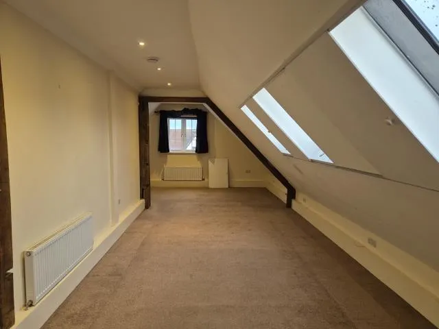 The Broadway, Thatcham, RG19, photo 3