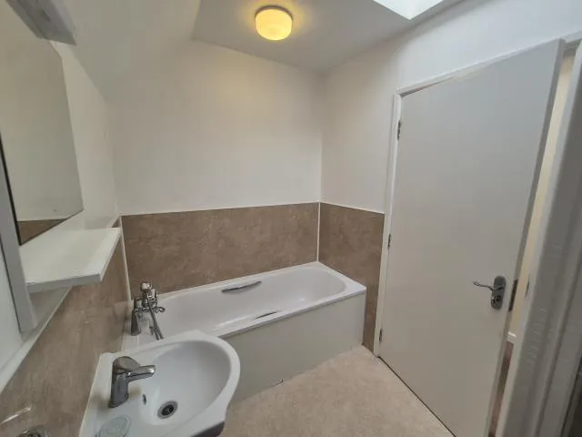 The Broadway, Thatcham, RG19, photo 9