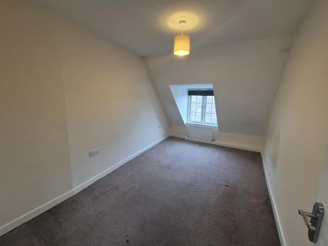The Broadway, Thatcham, RG19, photo 5