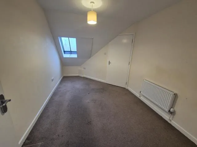 The Broadway, Thatcham, RG19, photo 4